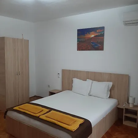 Casa Roxamy בית הארחה Orşova
